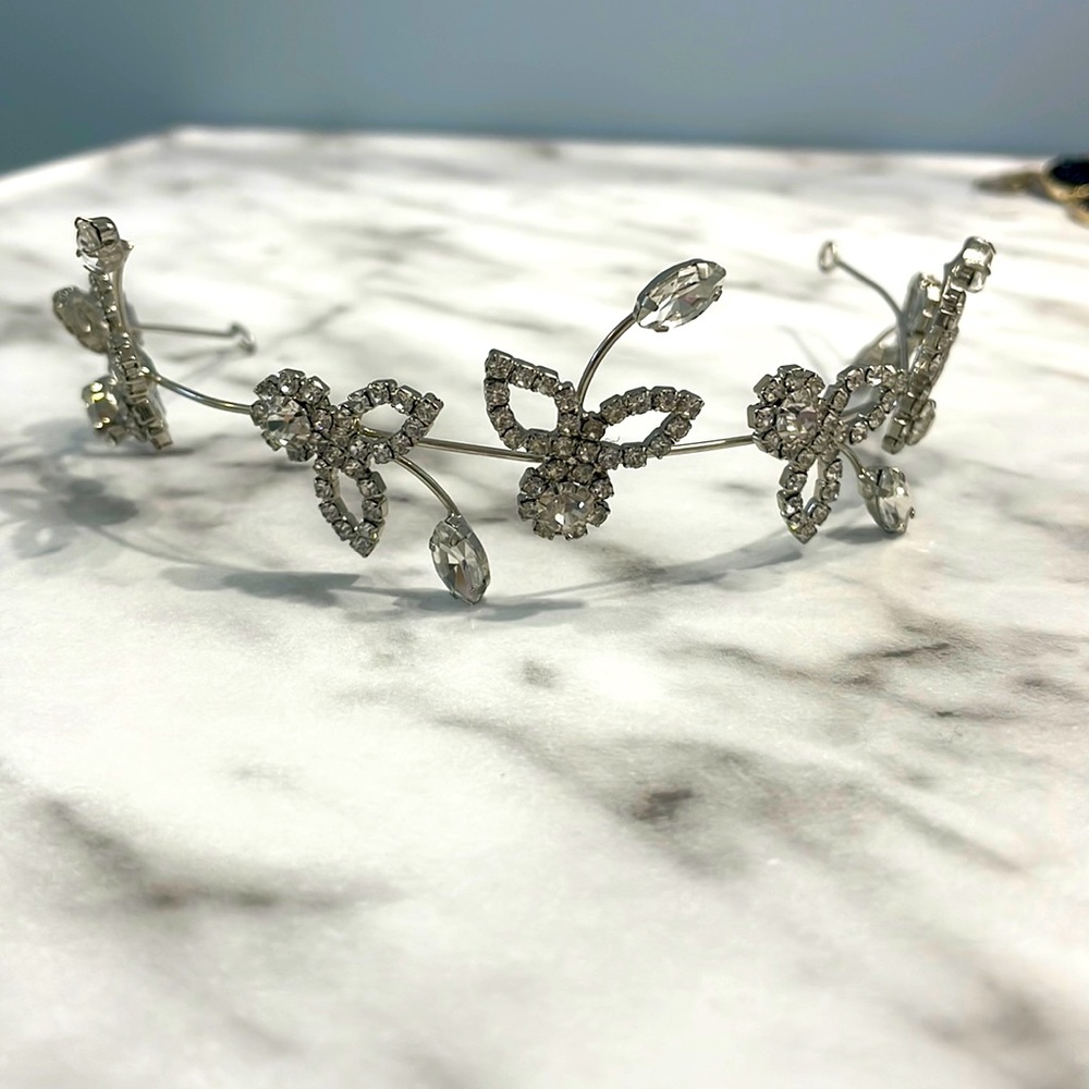 Beautiful bridal crystal headband - NWOT